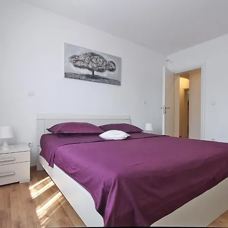 Apartament Valbandon 2198