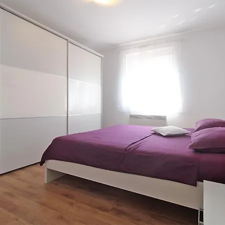 Apartment Valbandon 2198