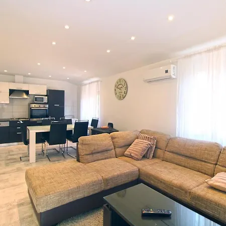 Apartment Valbandon 2198